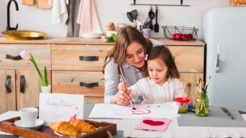 Mom Life FamousParenting: Simple Tips, Daily Routines & Real Parenting Support