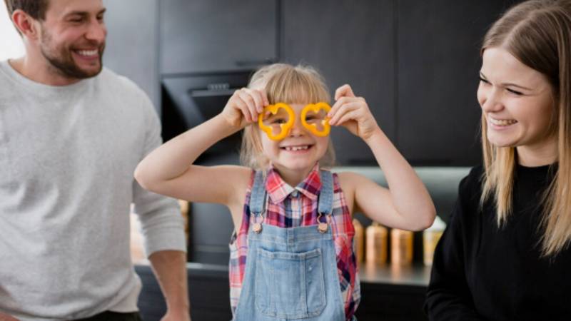 fpmomhacks parenting advice by famousparenting: Simple Tips for Raising Happy and Confident Children