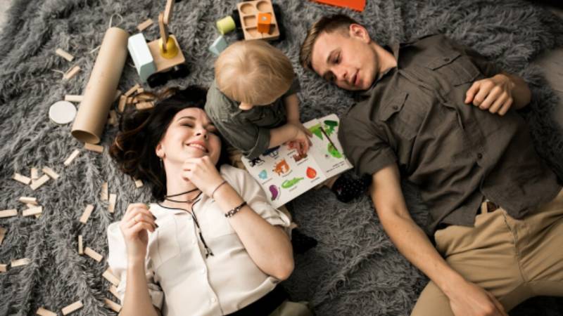 FamousParenting NCYZOYOS NUSUZU: A Simple Guide for Modern Parents